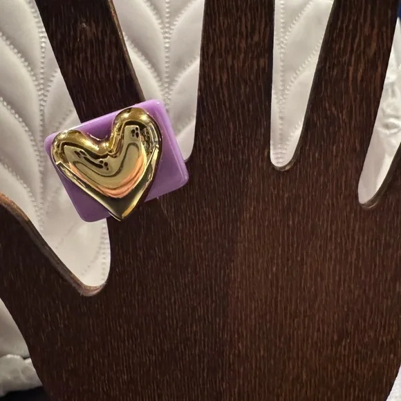 Purple Resin Heart Ring w/ Gold Tone Heart – Size 6 Statement Ring - Picture 6 of 16